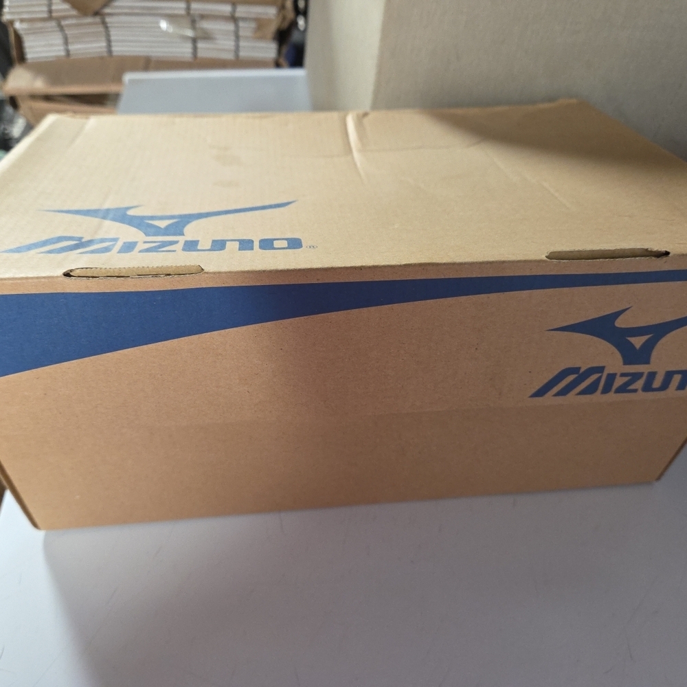Mizuno Cardboard Shoe Box